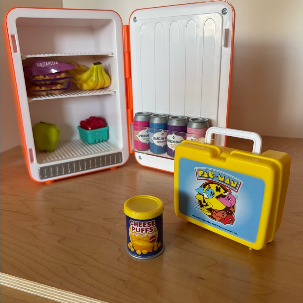 American Girl Doll fridge and Pac Man lunch box and contents - Picture 2 of 11